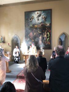 Incensering av alteret og kirken