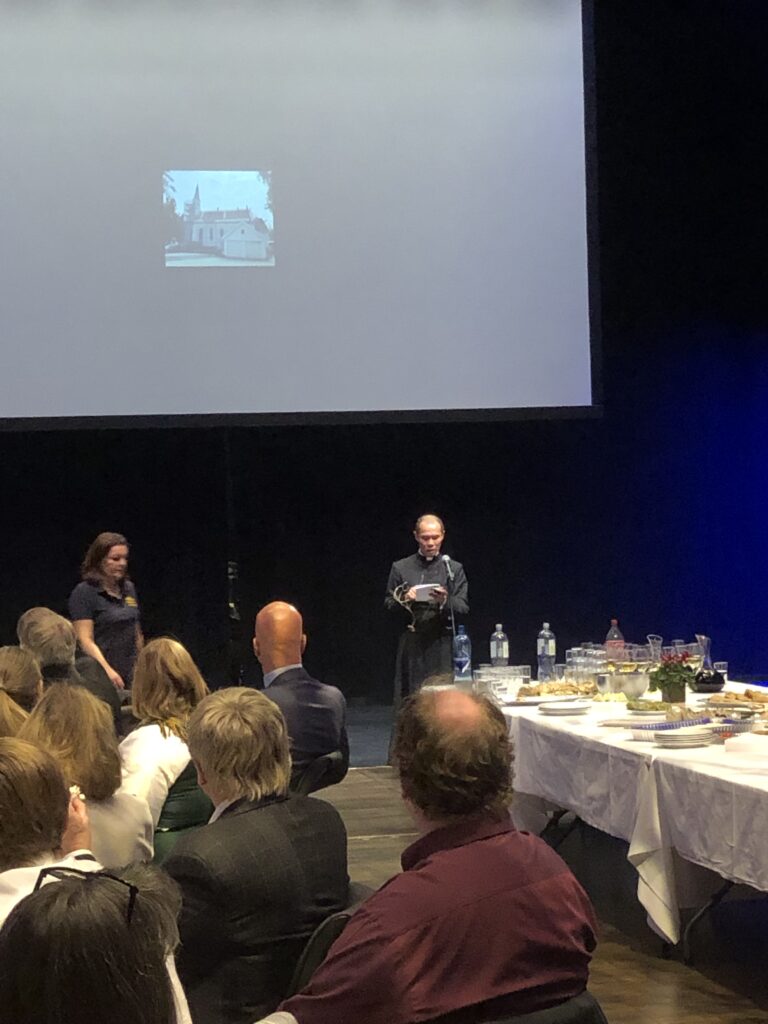 Tid for taler og gratulasjoner og gaverr