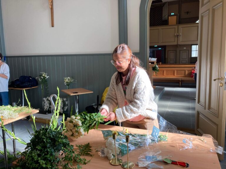 Blomst, masse vakre blomster. Med hjelp av flittige hender.